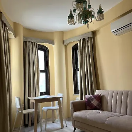 Comfy Flat With Balcony Near Taksim Square